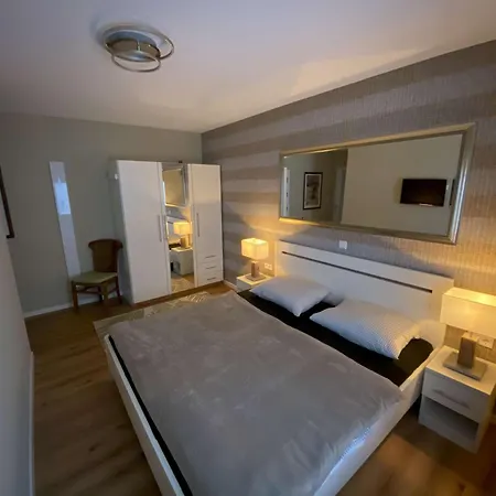 Strandhaus - Lee Borkum