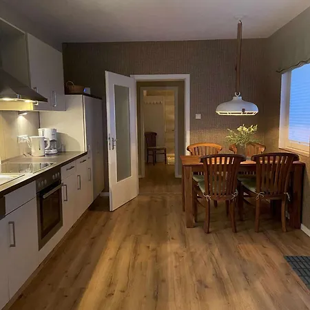 Strandhaus - Lee Borkum